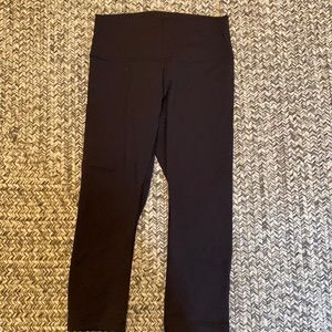 Lululemon black wunder under high rise crop size 8